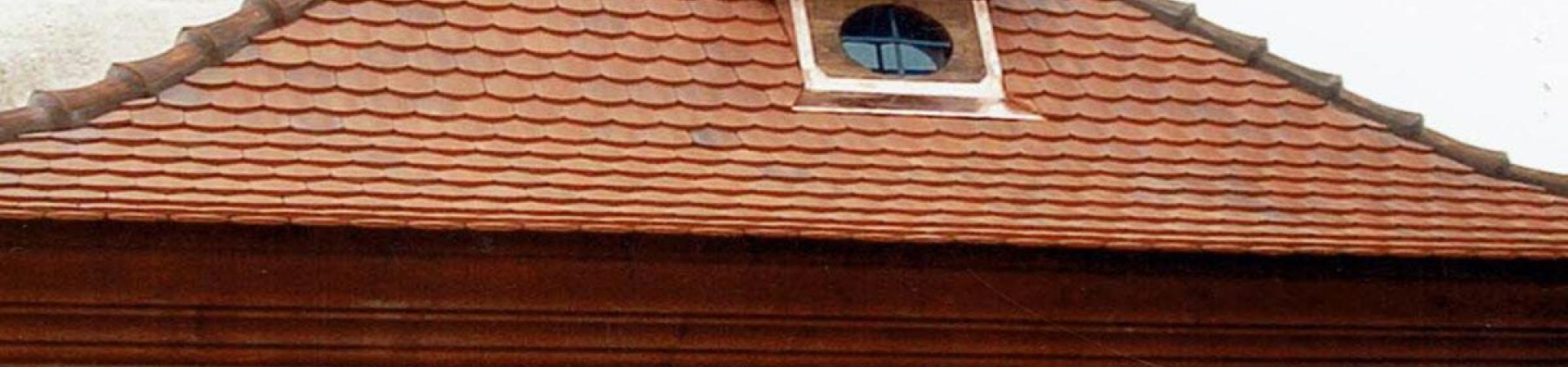 Couverture en tuile plate traditionnelle d'Alsace